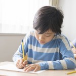 授業中の小学生