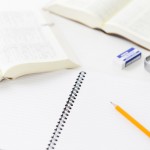 鉛筆とノートと辞書