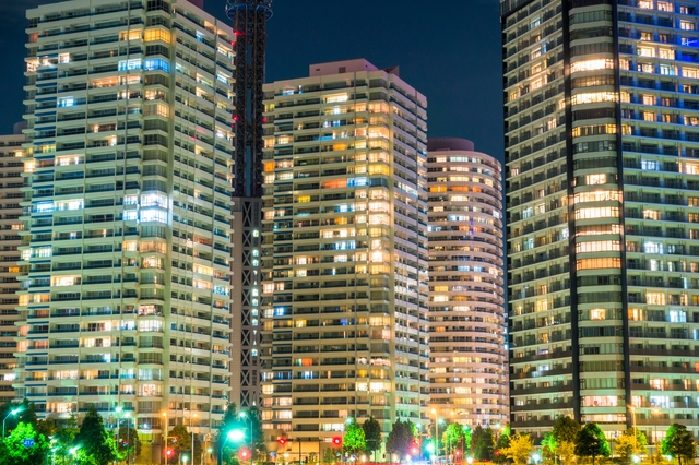 高層ビル群の夜景