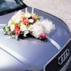 自動車のボンネットに花束