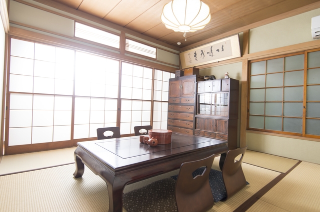 旅館和室の座卓