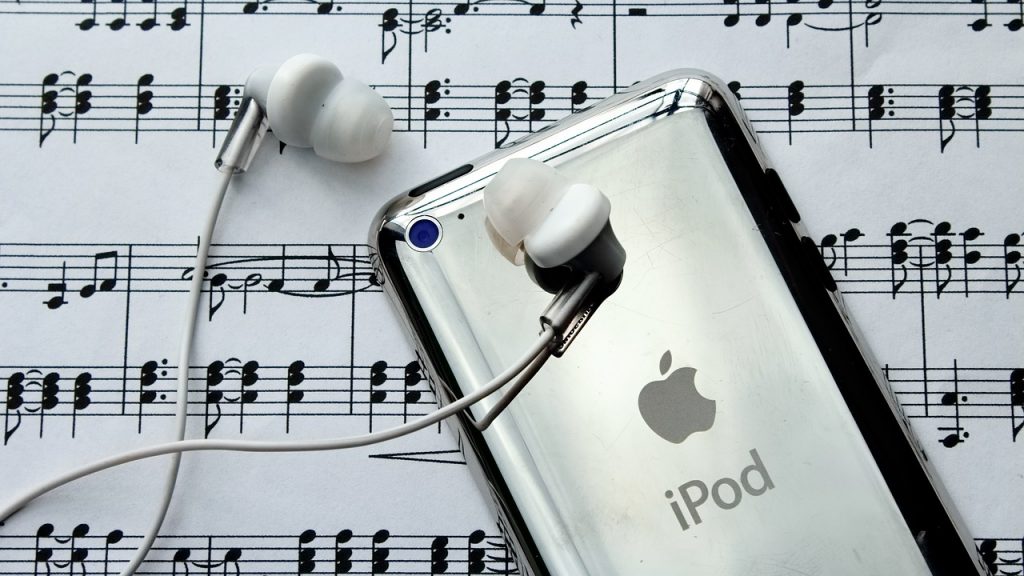 楽譜の上にipod