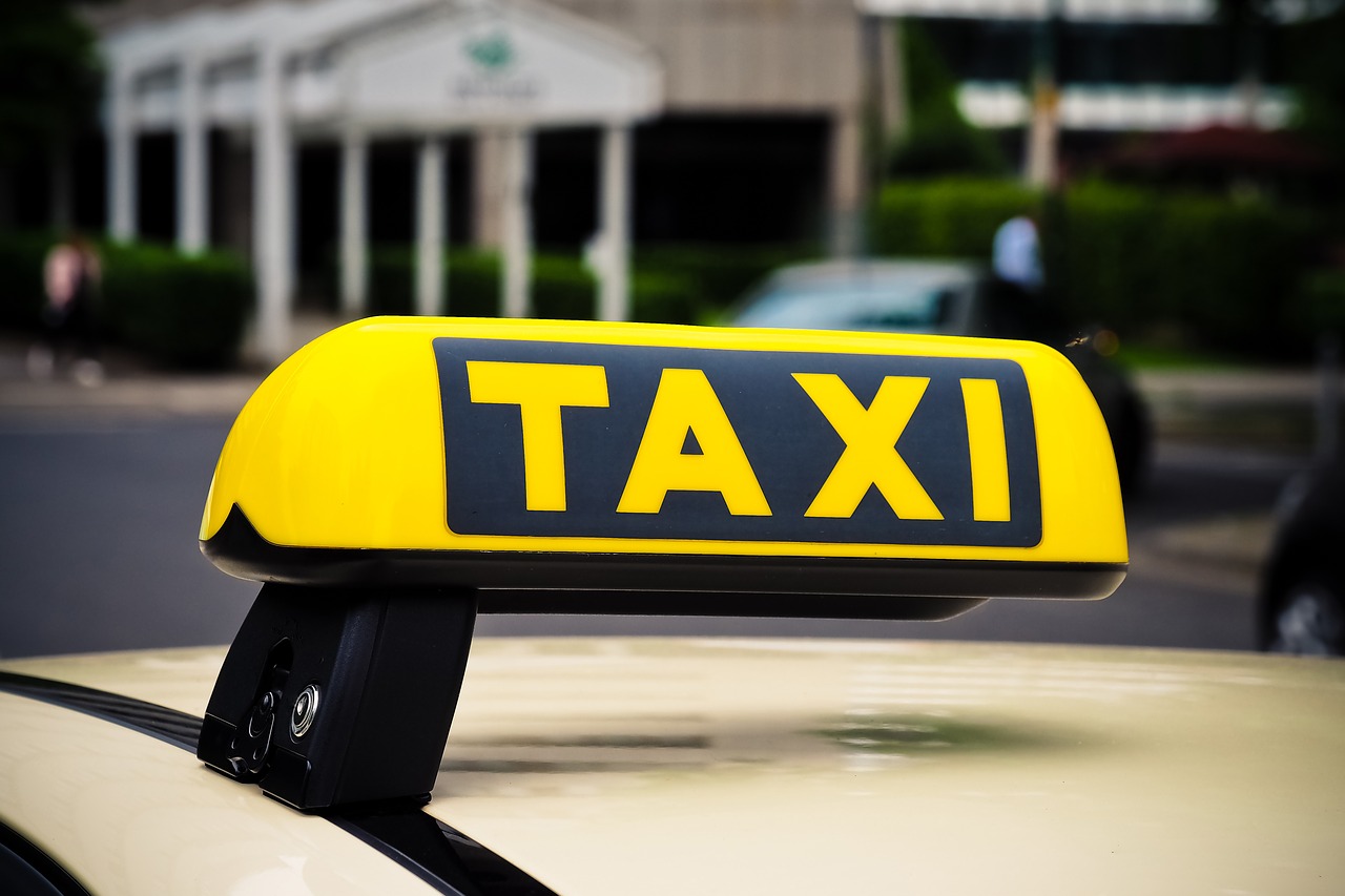 タクシー広告の仕組みと広告の種類と広告会社と事例と業種一覧