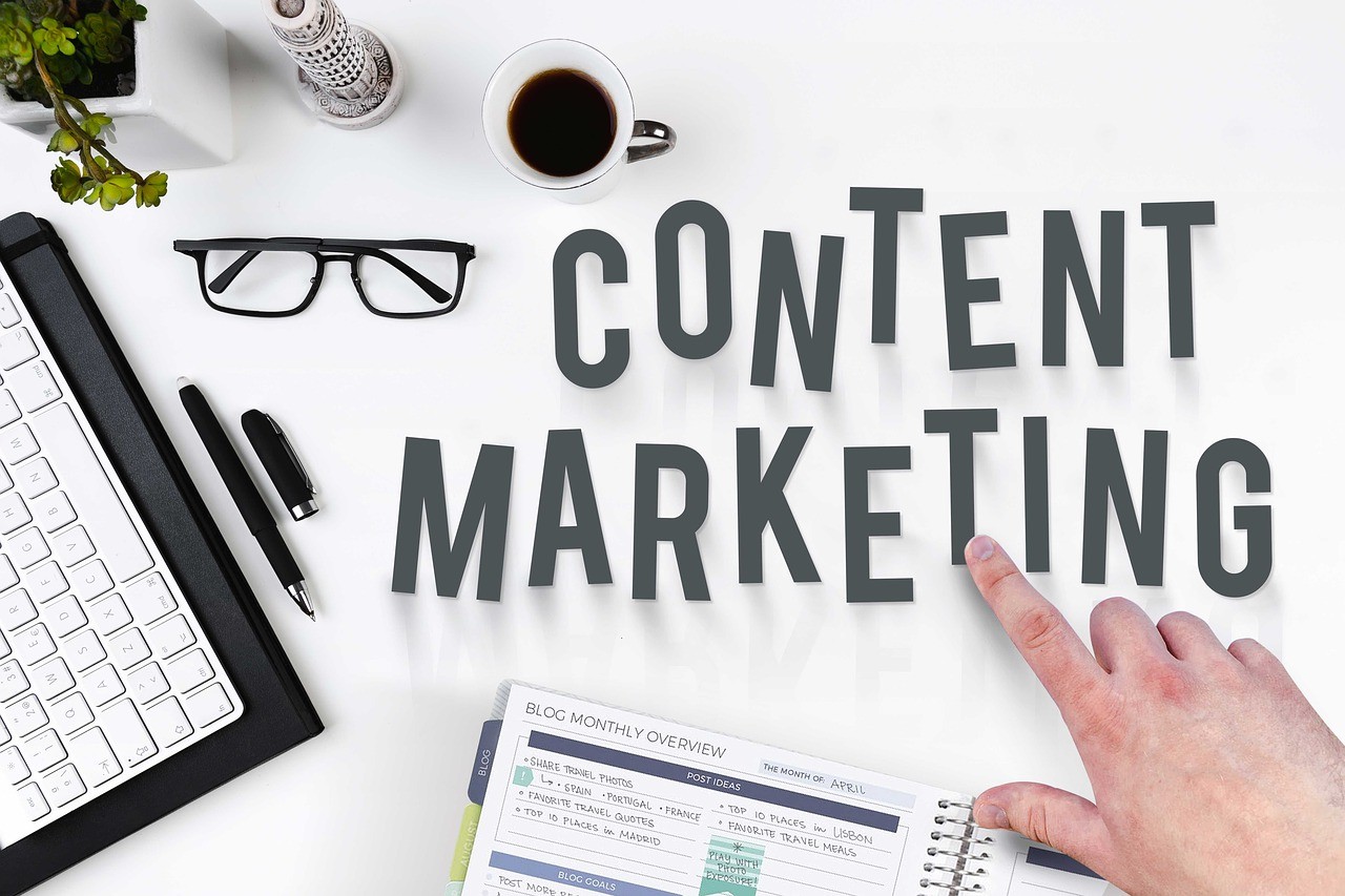 デスク上のContent marketing