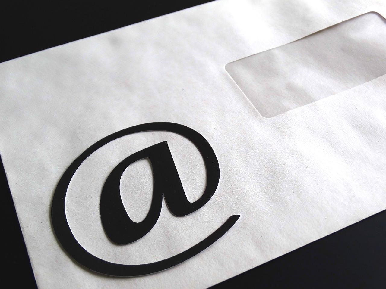 法人向けメールDMのメリット、送付先リストや特定電子メール法の解説
