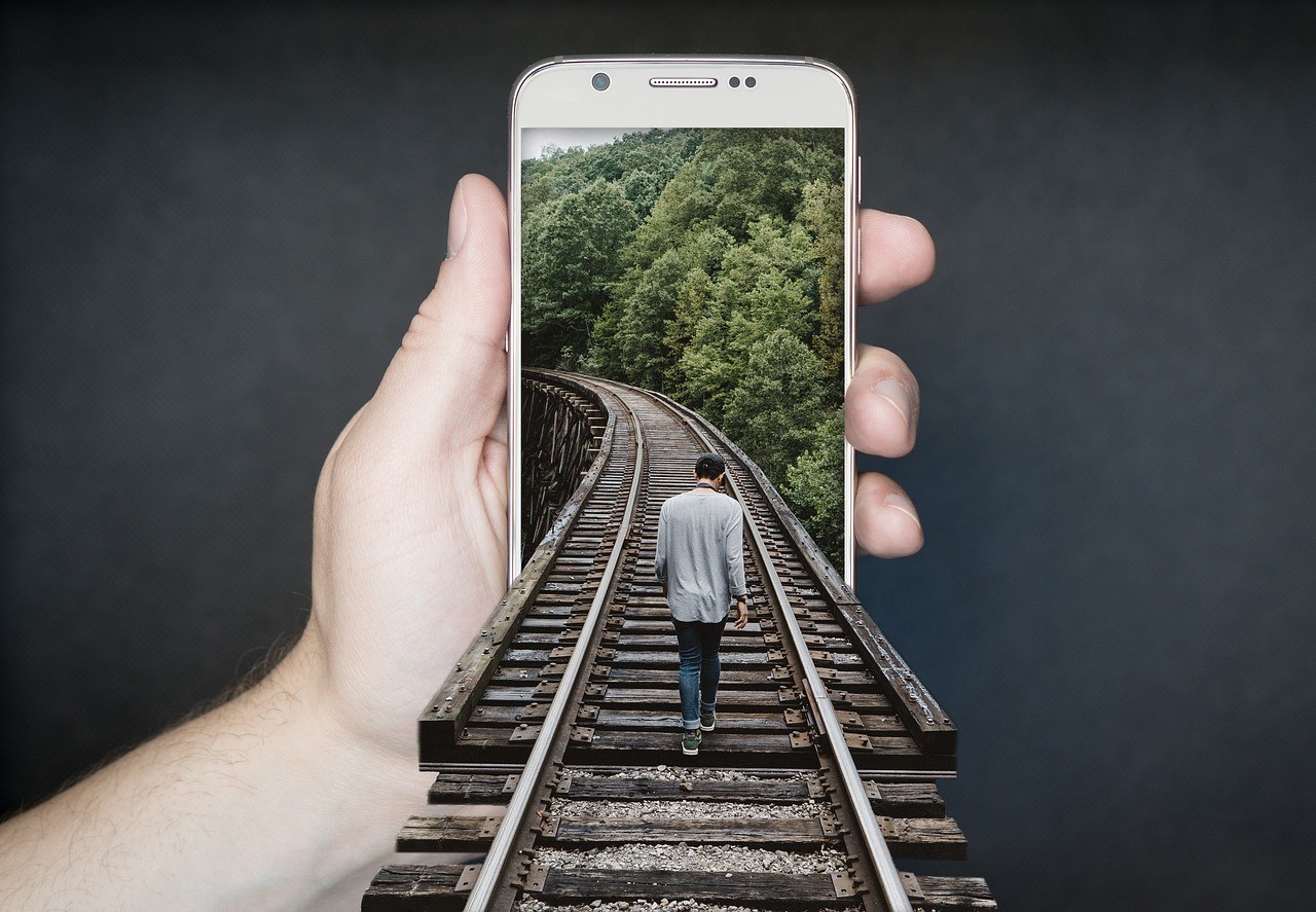 路線上を歩く人をスマホで追跡