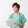 診察する医師
